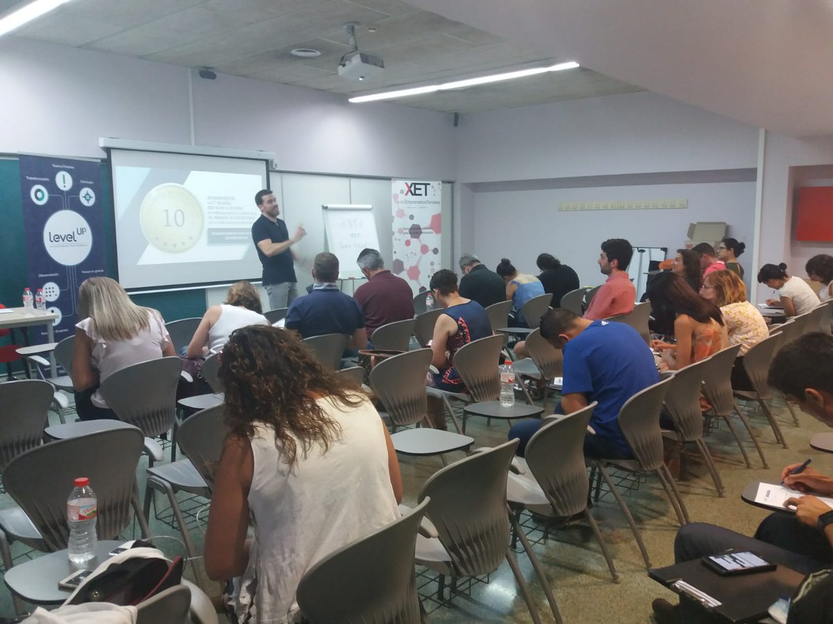 Grácies <a href="/LevelUpNegocios/">LEVEL UP Escuela de Negocios</a> per oferir-nos #formació Seguim creixent #emprenedors #empresa