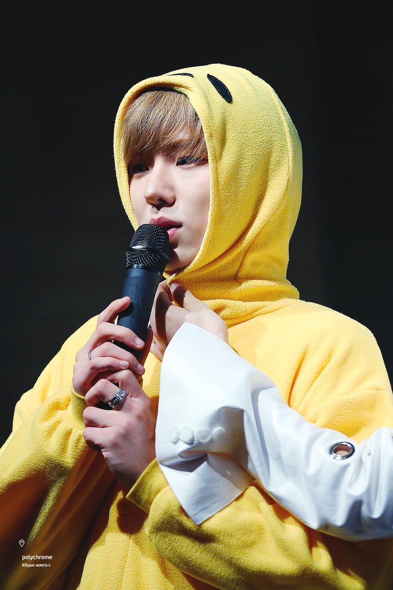 The 3rd Monsta X member caught wearing yellow is Kihyun.Getting more comfy now with the color.Somewhat...Yellow may not be my fav color but I don& #39;t hate it either.That last pic though, such a "boyfriend" look♪*I& #39;m still jelly over the camera he has there...
