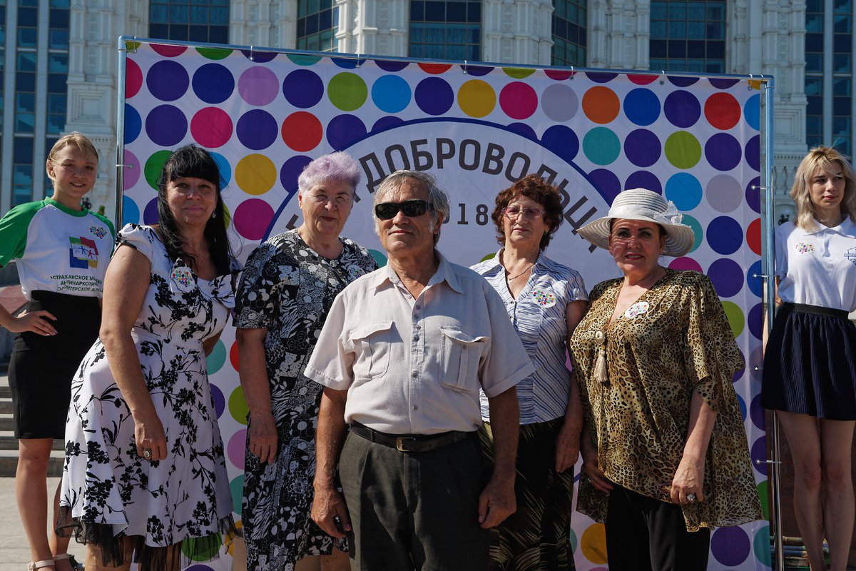 CentrSodeystvie's tweet image. Наши активные, бодрые и позитивные пенсионеры на открытии масштабной волонтёрской акции - челленджа #Молодёжьдобра