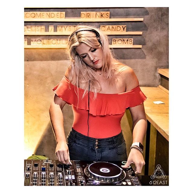 DJMissFoster's tweet image. Avin’ a fiddle 🔴
.
.
.
H A P P Y  F R I D A Y you beautiful people you! ☀️👋🏻 After an 8am sea swim with my brothers I’m feeling tip top 👌🏻 Hope you are too 😁
.
.
.
#buttonsfordays #lovesitido #inthemix #housemusic #ladyinred #missfoster #concentr… ift.tt/2yU247x
