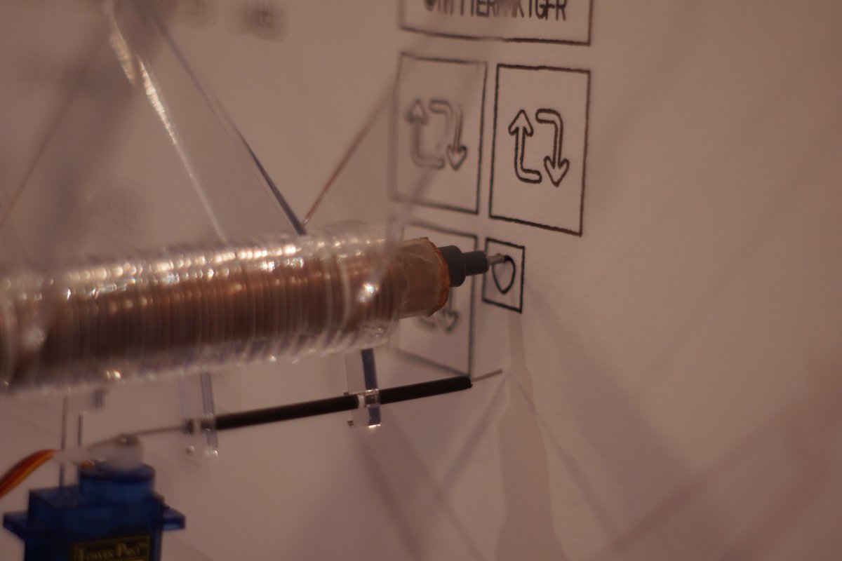 dataveyes's tweet image. 🙌 Bravo à tous les participants de la soirée #Bestoftweets qui ont permis au #Datagraph de créer une visualisation unique à partir de leurs tweets et interactions