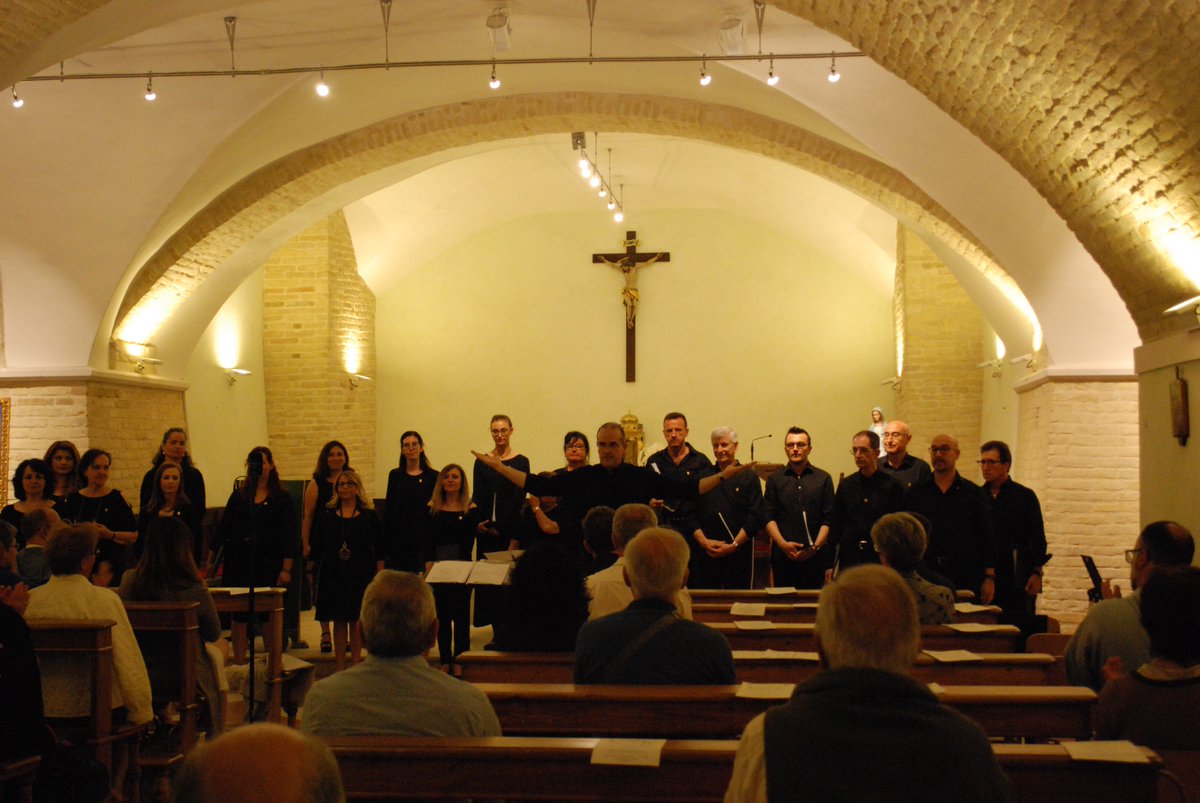VoxPhoenicis's tweet photo. Fermi immagine del concerto di domenica scorsa, 24 giugno 2018. Viva San Giovanni Battista!
#utqueantlaxis #voxphoenicis https://t.co/LxWc8DuqQG