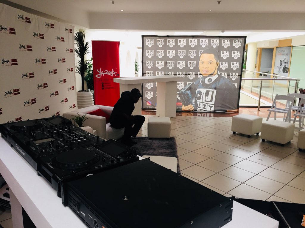 thapartypapi's tweet photo. Setup complete! We jumping into the #YaronaFMPopUpSession till 6pm! Swing by @TheRealYaronaFM studios and hangout with your favourite Yarona FM Presenters and BW Musicians 🇧🇼 #TheLastRide #TheLastLevel #NewLineUpPhotoshoot https://t.co/11eFarRGXe