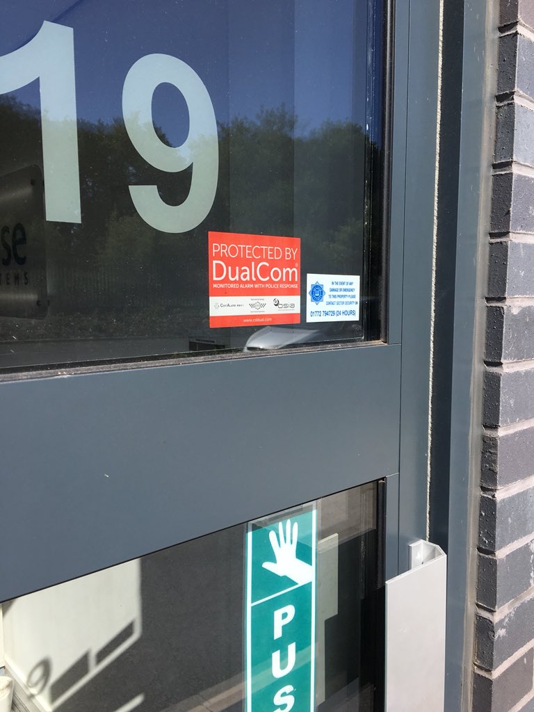 IanHalliwellCSL's tweet photo. Great to meet the guys @Vueteksystems this morning. #csl #dualcom #cslrouter #pyronix #hikvision #cslconnected #protectedbydualcom https://t.co/7wWaXcaV9t