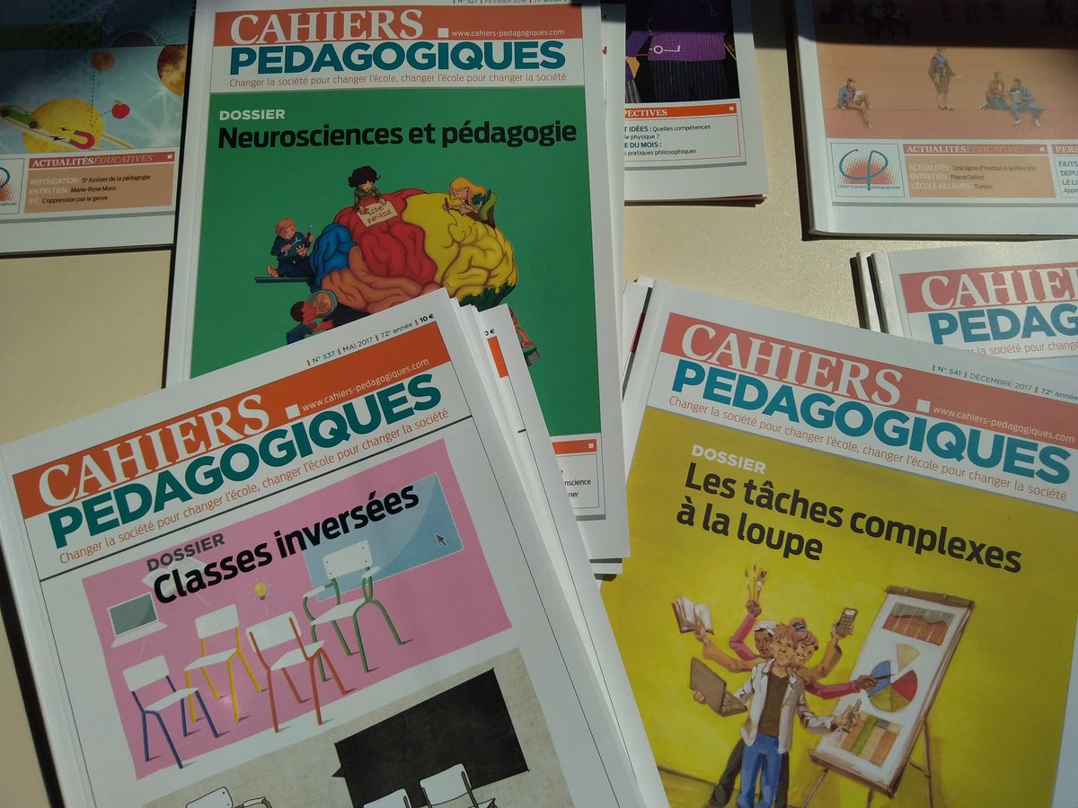 CahiersPedago's tweet photo. Au #CLIC2018 les @CahiersPedago ont fait le plein de ressources sur leur table de presse ! Ne loupez pas nos dossiers consacrés aux #ClassesInversées aux #tachescomplexes ou aux #neurosciences ! https://t.co/ua7aIEEEIL