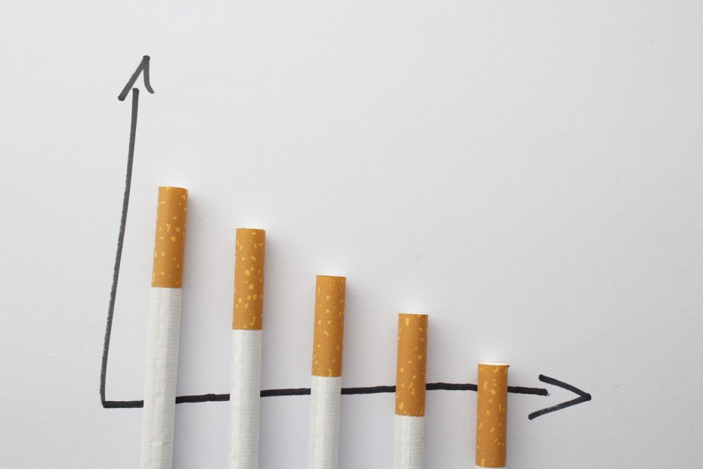TabacoBlog's tweet image. Quels sont les symptômes de sevrage lorsqu’on s’arrête de fumer ?
#Sante #cigarette #tabac #vap #vapoter #moisanstabac 
tabacoblog.fr/symptomes-sevr…