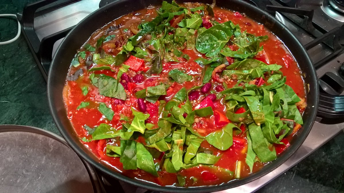 Food_NI's tweet image. Michele produced this delicious @FlavourFirstVeg meal last night with the guidance of the recipe booklet included in the 'ready to cook' box!🍴 Thanks again to @FlavourFirstVeg, the Rainbow Chilli meal was scrumptious! 😍🍛 #TasteTheGreatness #FlavourFirst #DinnerIsServed