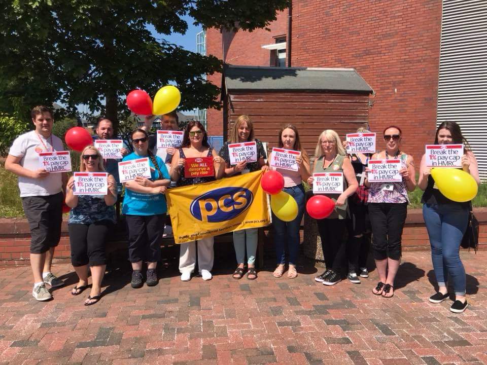PCS_Scotland's tweet photo. Some pics from East Kilbride pay-day protest https://t.co/jWUrvgx9l7