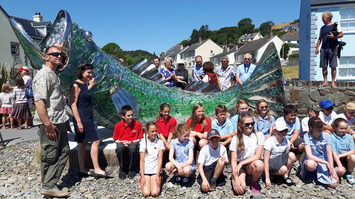 KWTCoast's tweet image. Beautiful 'Bertie' the sea bass at #amroth beach being unveiled by Eluned Morgan AM. Filled with plastic bottles and illuminated by solar energy.
Community action waging a war on single use plastic.
#CleanSeas #notosingleuse #reusable #blueflag
