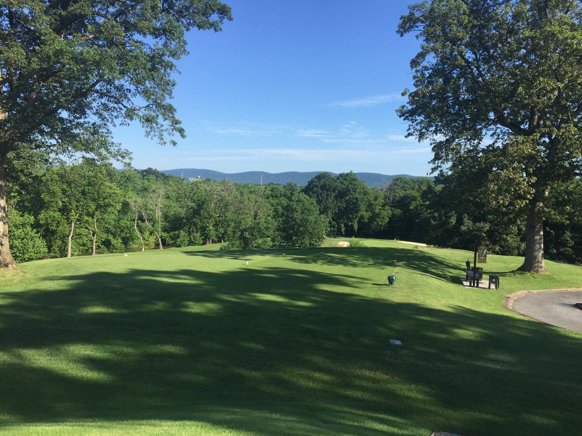 kempsuturf's tweet photo. Getting ready to heat up. All surfaces mowed, greens rolled, bunkers raked all in a half day #paturf #lifeinthevalley https://t.co/0vztDkW4vI