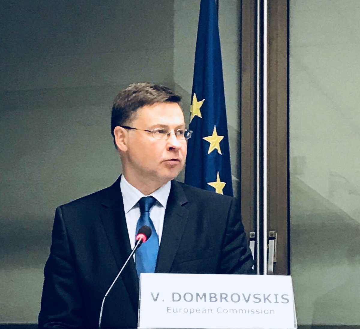 VDombrovskis's tweet photo. Today, too many savings are kept in low-interest rate bank accounts. We need to give Europeans the confidence to invest in capital markets, to fund the economy, earn a higher return &amp; help to save for retirement. My speech on #CMU #MyMoneyEU https://t.co/ncqk8yEkdr https://t.co/mGb0f2sW9w