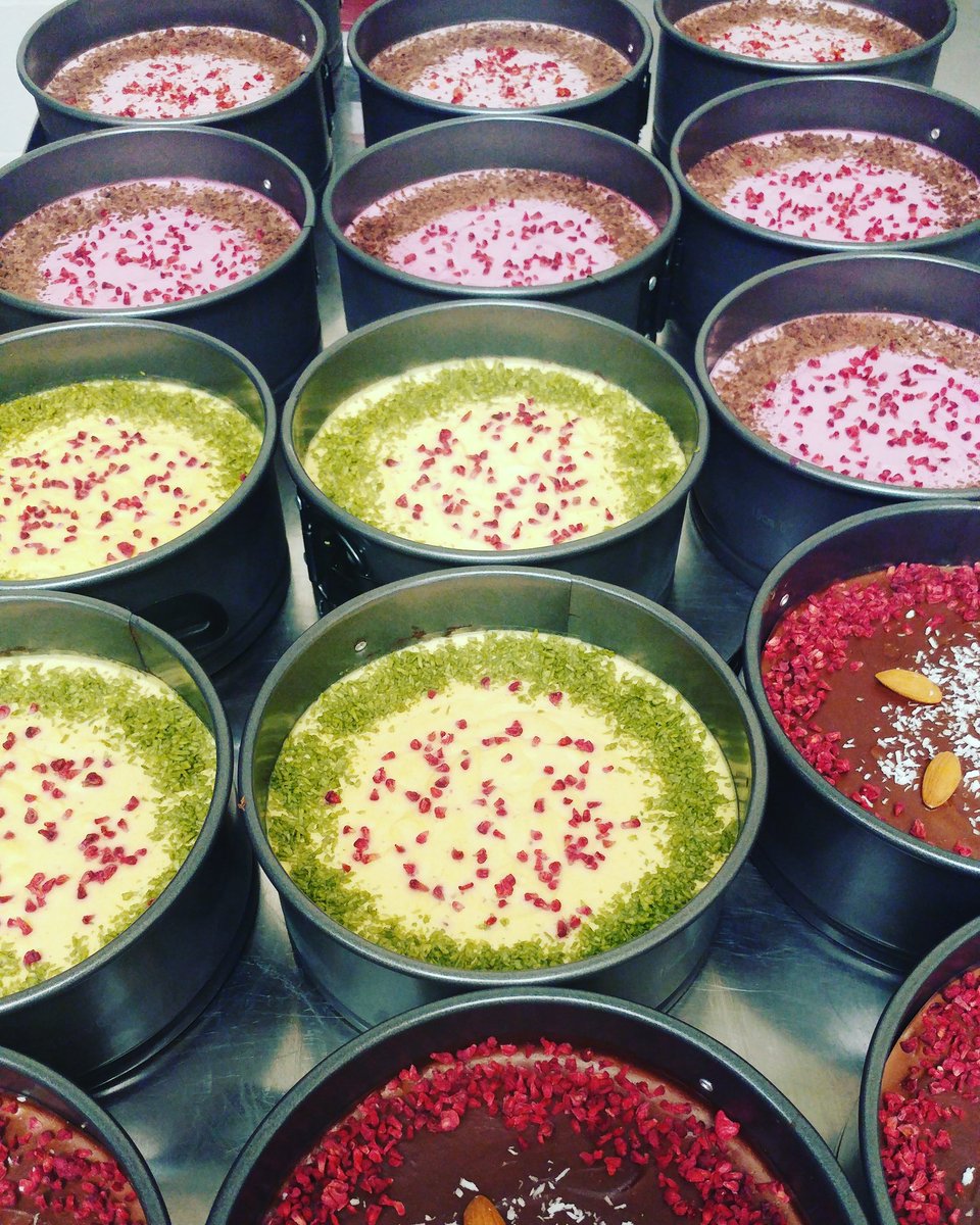 B_Raw_Cakes's tweet photo. Our colourful Friday πππβ€
Makes up for not being able to enjoy the great weather we currently have - 100% π
#nothingartificialinthese #london #refinedsugarfree #vegan #glutenfree #dairyfree #londoneats #afternoontea #bestofvegan #freefrom #koshercake #kosherkitchen https://t.co/NMY2VZE5J6
