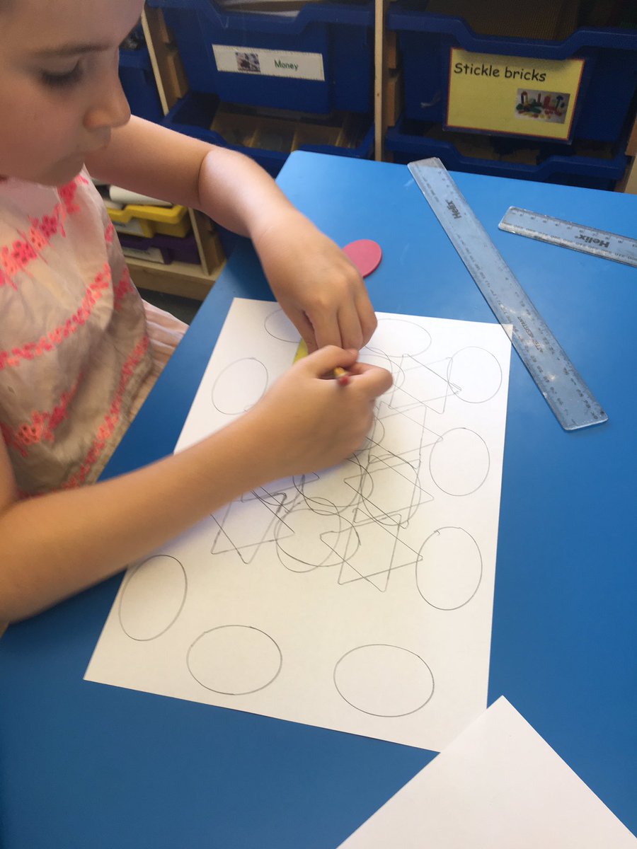 MissBorgeat's tweet photo. Creating expanding geometric shape patterns @AbbotsPrimary @abbotsmaths https://t.co/kAnG3bnbWi