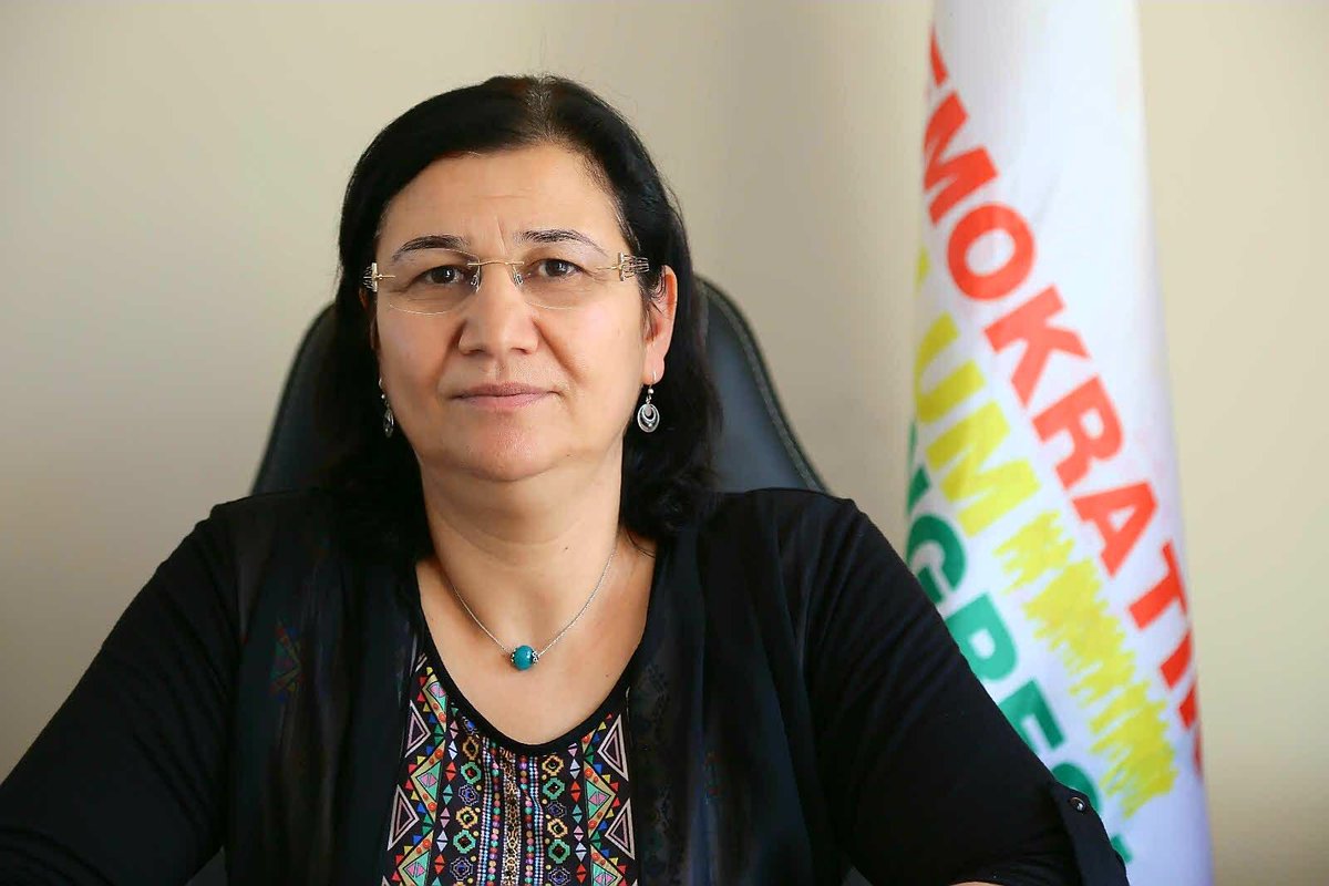 Haksız, hukuksuzca rehin alınan ve tüm kadınlar başta olmak üzere milyonların sesi, iradesi Hakkari Milletvekilimiz Leyla Güven tahliye edildi. 
Özgürlüğü, cesareti ve özgür yaşamı inşa eden kadın iradesi teslim alınamaz!