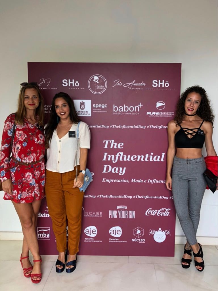 elnucleogc's tweet photo. No podíamos perdernos #TheInfluentialDay, gracias a la colaboración de @HyperGeekGC y @aje_laspalmas. Mil felicitaciones por este gran proyecto y la enorme difusión que han conseguido, estamos seguros de que se repetirá cada año.
#influencers #Canarias #networking #coworking https://t.co/RMnc0KZIo6