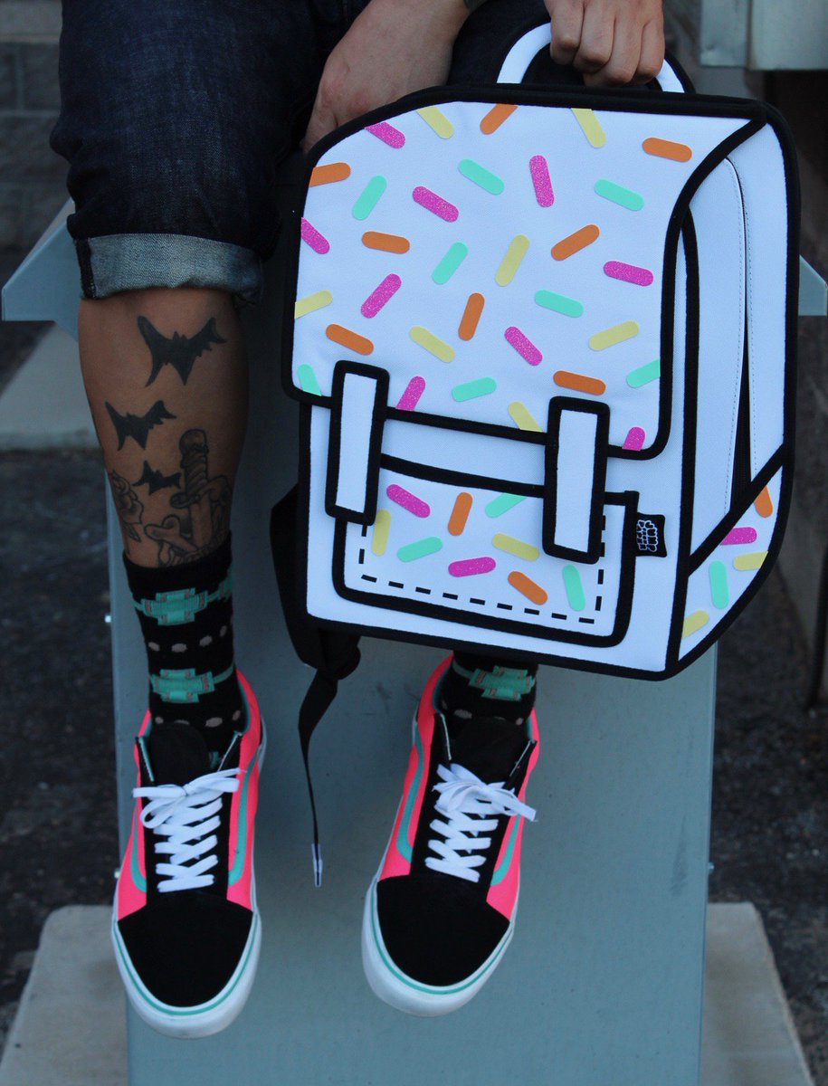 JumpFromPaperHQ's tweet photo. Anthony Garcia, an Unique Artist Who Designed the Cartoon Bags through Paper Cutting 
https://t.co/dhvgviUCbq

#jumpfrompaper #2dbags #cartoon https://t.co/AYJpVaMOg4