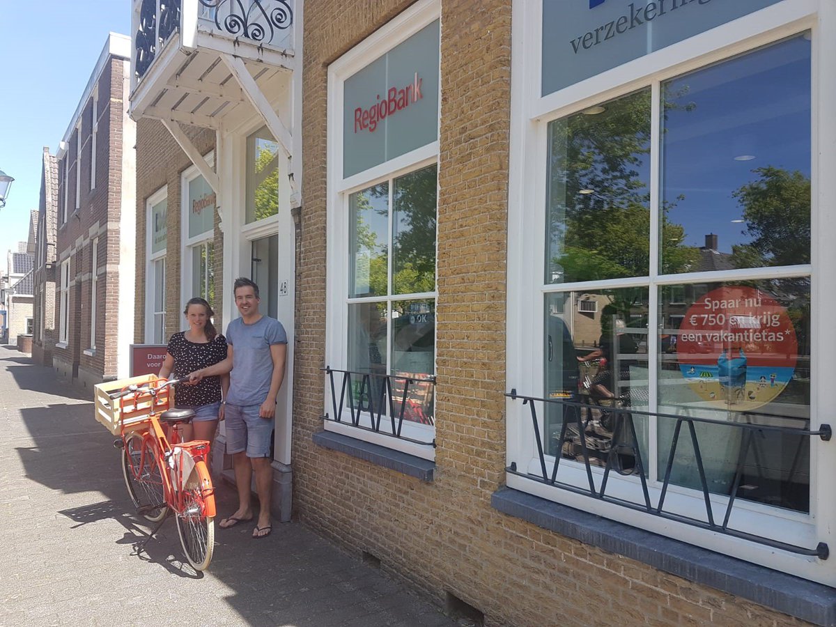 DeManAdvies's tweet photo. Dit zijn ze geworden...onze winnaars van de Totaalklant actie. Gefeliciteerd met jullie nieuwe knalrode fiets! Veel plezier ermee! https://t.co/4R6TxRUYCv