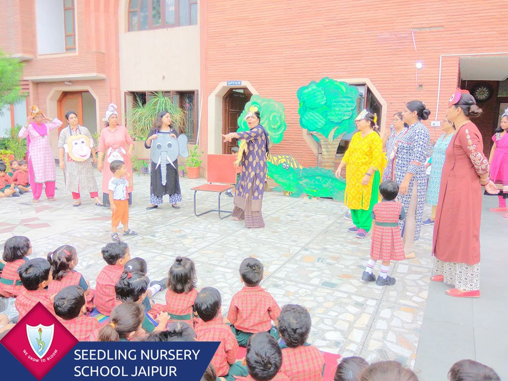 Seedlingjaipur's tweet image. Children enjoyed first day in school after Summer Break. The teacher welcomed them by enacting a story of The Lion and the Rabbit &amp;amp; singing songs.

#SeedlingSchool #NewSession #session2018 #NurserySchool #Welcome #Students #NewLearning