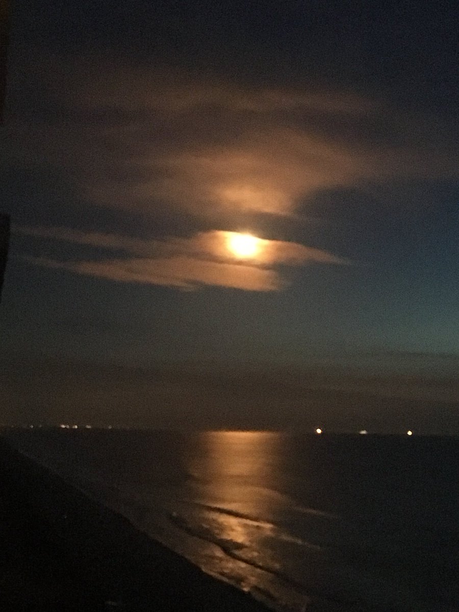 SwadeWade's tweet photo. #SpaceX launch, we have lift off. Great view from Melbourne, Florida. #icmcf https://t.co/YIrTtkutmg