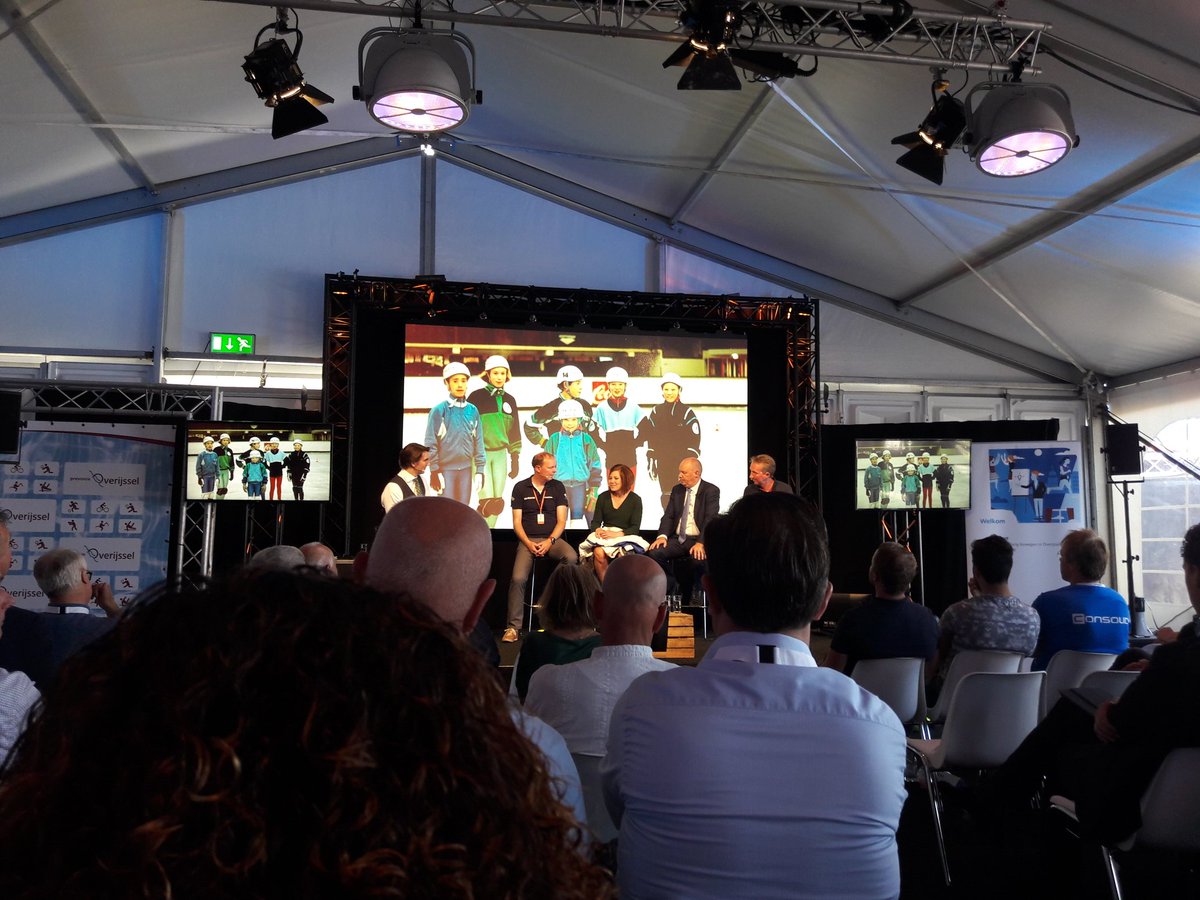 'Bewegen moet gemeengoed worden'. Mooi streven uitgesproken door Bert Boerman. Vooral in de eigen omgeving. Oproep tot verbinden, samenwerken, innoveren, delen en leren (in Overijssel). Inspirerende kick-off bijeenkomst  
#levenlangbewegen