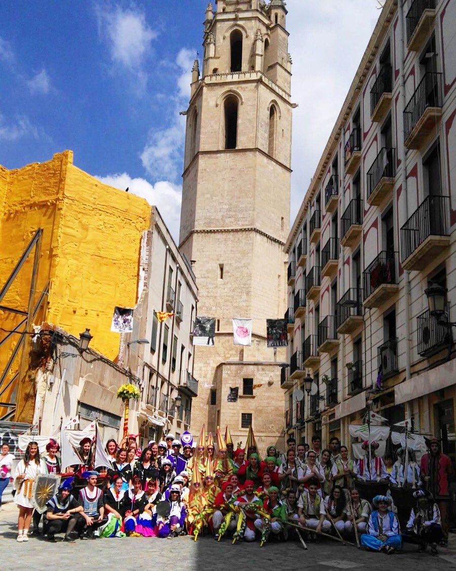 reusballgitanes's tweet photo. Molt bona Festa Major a tothom! En un moment ens veureu ballar a la plaça del Mercadal! #AlegriaEsFestaMajor #FestaMajorDeSantPere2018 https://t.co/XB6yjSwfjn