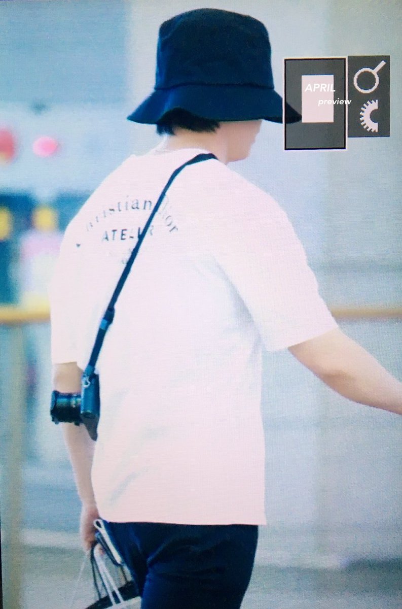 _Apple_Garden_'s tweet photo. Donghae at Incheon Airport, off to Manila for #SS7Manila 

[APRIL] https://t.co/Znn0FBCZB0