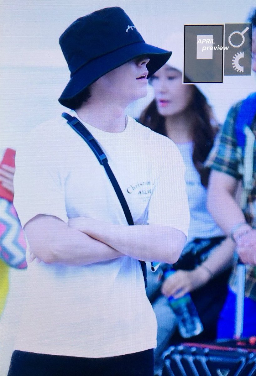 _Apple_Garden_'s tweet photo. Donghae at Incheon Airport, off to Manila for #SS7Manila 

[APRIL] https://t.co/Znn0FBCZB0