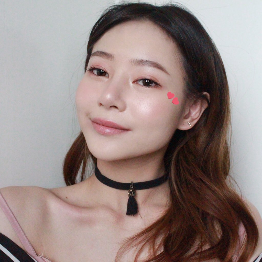 pingkocxosora's tweet photo. #pingkocreview วอแวมากก รักแล้วรักอีก💕 @NatureEdition ให้ดู finished look เงาสวย glow dewyมากเว่อ ตัวนี้ไม่ทำให้หน้าเมือกแน่นวล ฉีดเป็นsetting spray/refreshing mist มีคอลลาเจนน้ำทับทิม ผงทองคำ คือดีงาม ผิวแพ้ง่ายก็ใช้ได้ ราคาน่ารั���กรุบกริบ ซื้อมาใช้เถอะ #ใช้จริงรีวิวจริง #บตบก https://t.co/9CRtpkZMya
