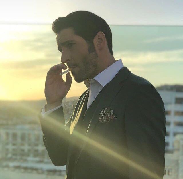 Tom_EllisFans's tweet image. #FridayTreat
#TomEllis @tomellis17 
#Lucifer #BTS
Credit @JillianRoseReed 

#LuciferSaved #LuciferSeason4 
#LuciferOnNetflix