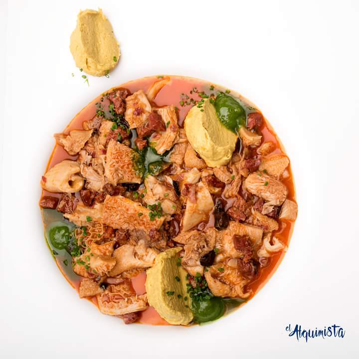 ELALQUIMISTA3's tweet photo. ¡No hay amor más sincero que el amor por la comida! 😍
Nuestros #CallosdeTernera a la madrileña con jamón y chorizo es uno de nuestros platos más emblemáticos y, por la pinta que tienen, no nos extraña que asombren a propios y extraños 😲 https://t.co/zERKCWWI8f ¡Feliz #finde! https://t.co/vWU3LoFH0g