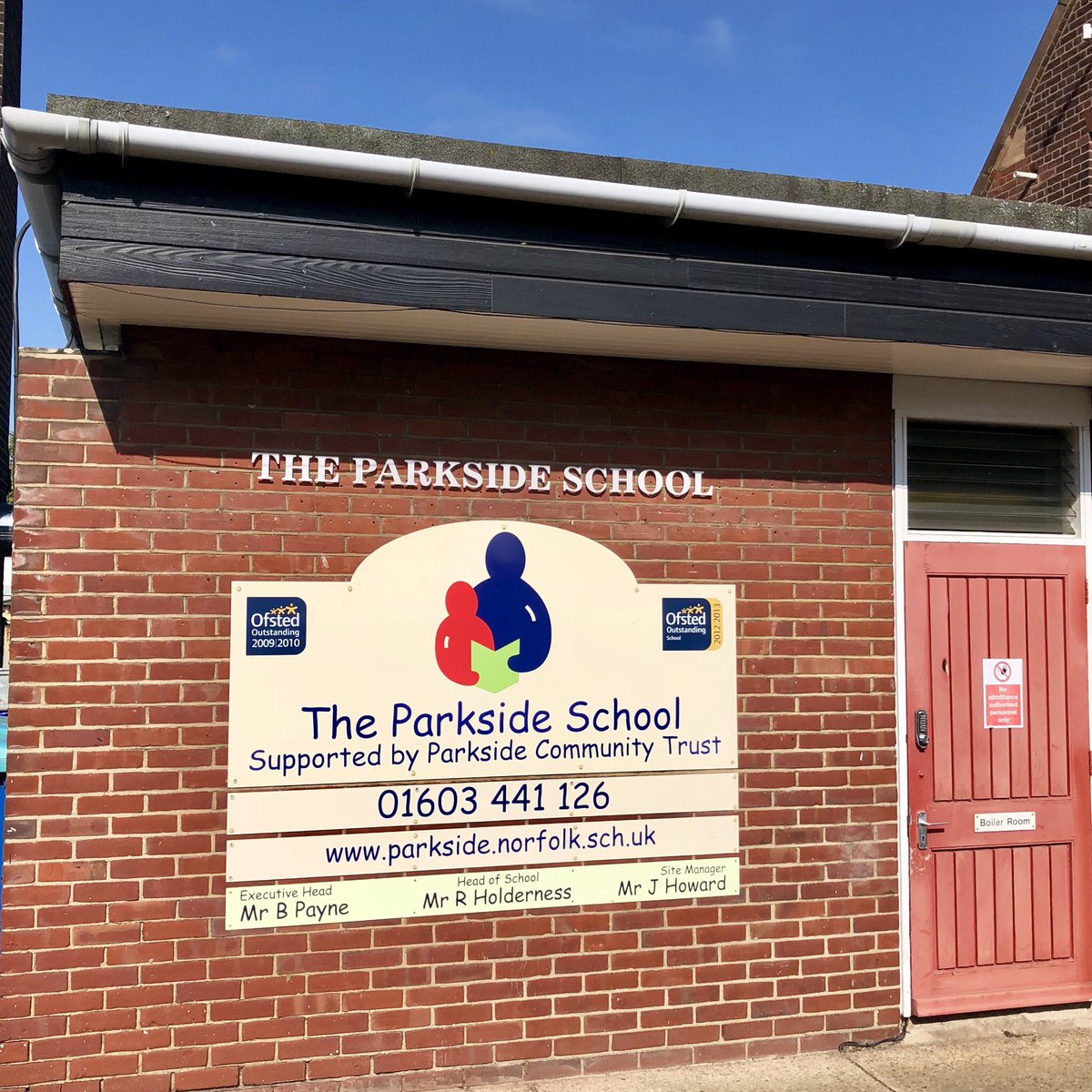 We gifted 2000 Grabbit balloons 🎈 - kids love them!   #time to giveback #norwichhour #FridayFeeling #london #Norwich