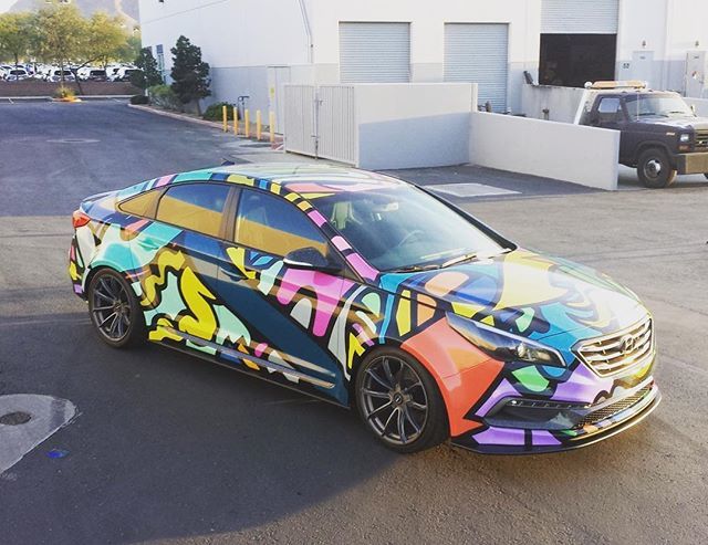 JakeWrapper's tweet image. Absolutely love this, showcasing artists work on cars is such a good idea! 
You don’t see many full print wraps lining up bumper to bumper... respect 👌🏼
👏🏼@incognitowrapslv
#art #vehiclewrap #wrapped #fullprint #printedwrap #carart #creative #basewra… ift.tt/2lEwdhI