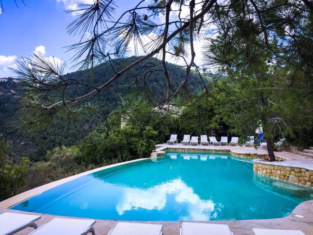 Virtu0uso's tweet photo. The Typical Village 😍
-Bkerzay, Chouf https://t.co/MBZIB2ckmx