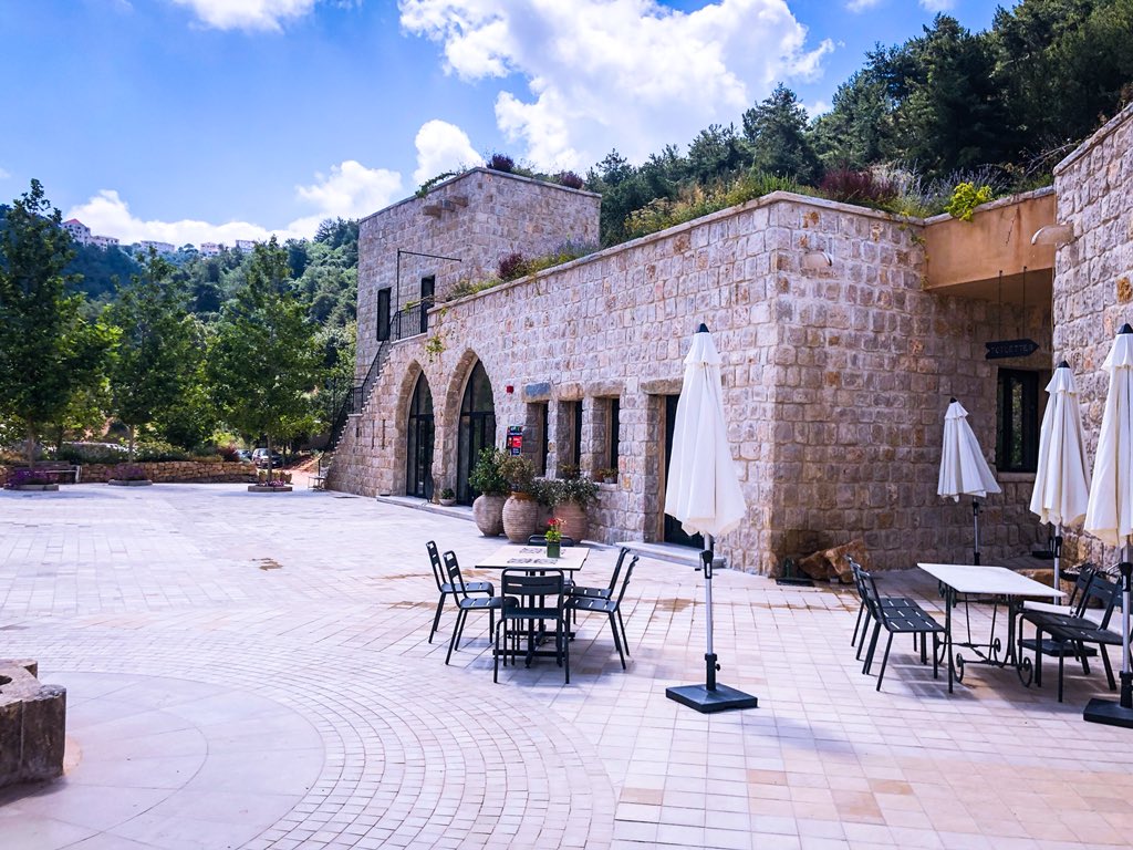 Virtu0uso's tweet photo. The Typical Village 😍
-Bkerzay, Chouf https://t.co/MBZIB2ckmx