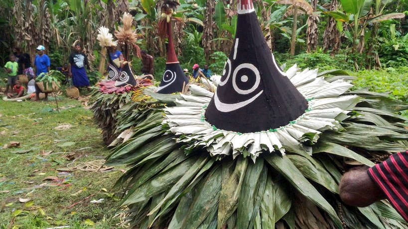 Nori パプアニューギニア トーライ族の精霊トゥブアン 写真は僕の村のトゥブアン トーライ族は水木しげる がいたことで有名なラバウルの部族で このトゥブアンがゲゲゲの鬼太郎に出てくる妖怪のモチーフになったという話もあります ゲゲゲの女房でこの