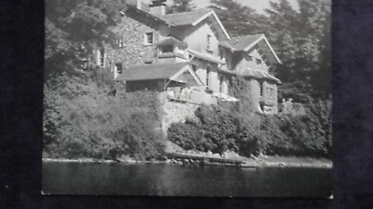 cumbriaoldrural's tweet photo. #NationalCreamTeaDay   The place  Was always #Sharrowbay  when it looked like this  dainty cakes and lovely cake stands ❤️ https://t.co/BWVAeBzDxW