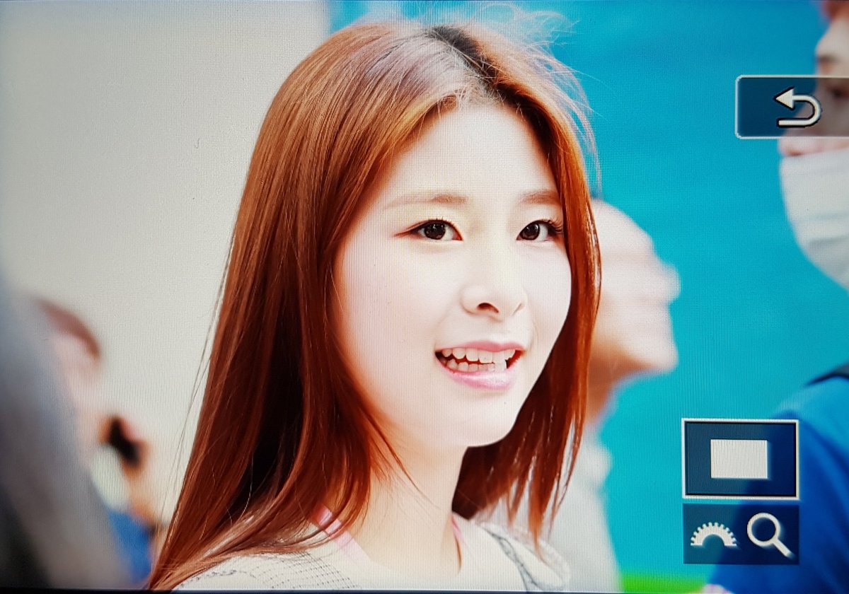 147_Company's tweet photo. 180629 #공원소녀 #GWSN #민주 명동 버스킹 프리뷰 by SinC @kiwipop_GWSN https://t.co/s2wjYHbbFS
