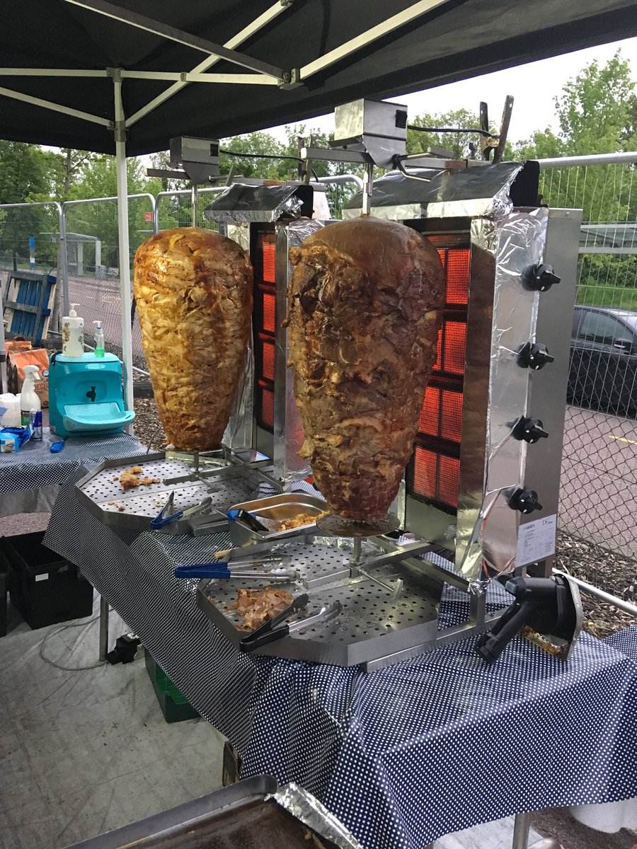 Guys ready to serve #Londonbestkebab #Germaninlondon #100%Beef Doner #Chickendoner #Vegdoner from 11am-3pm