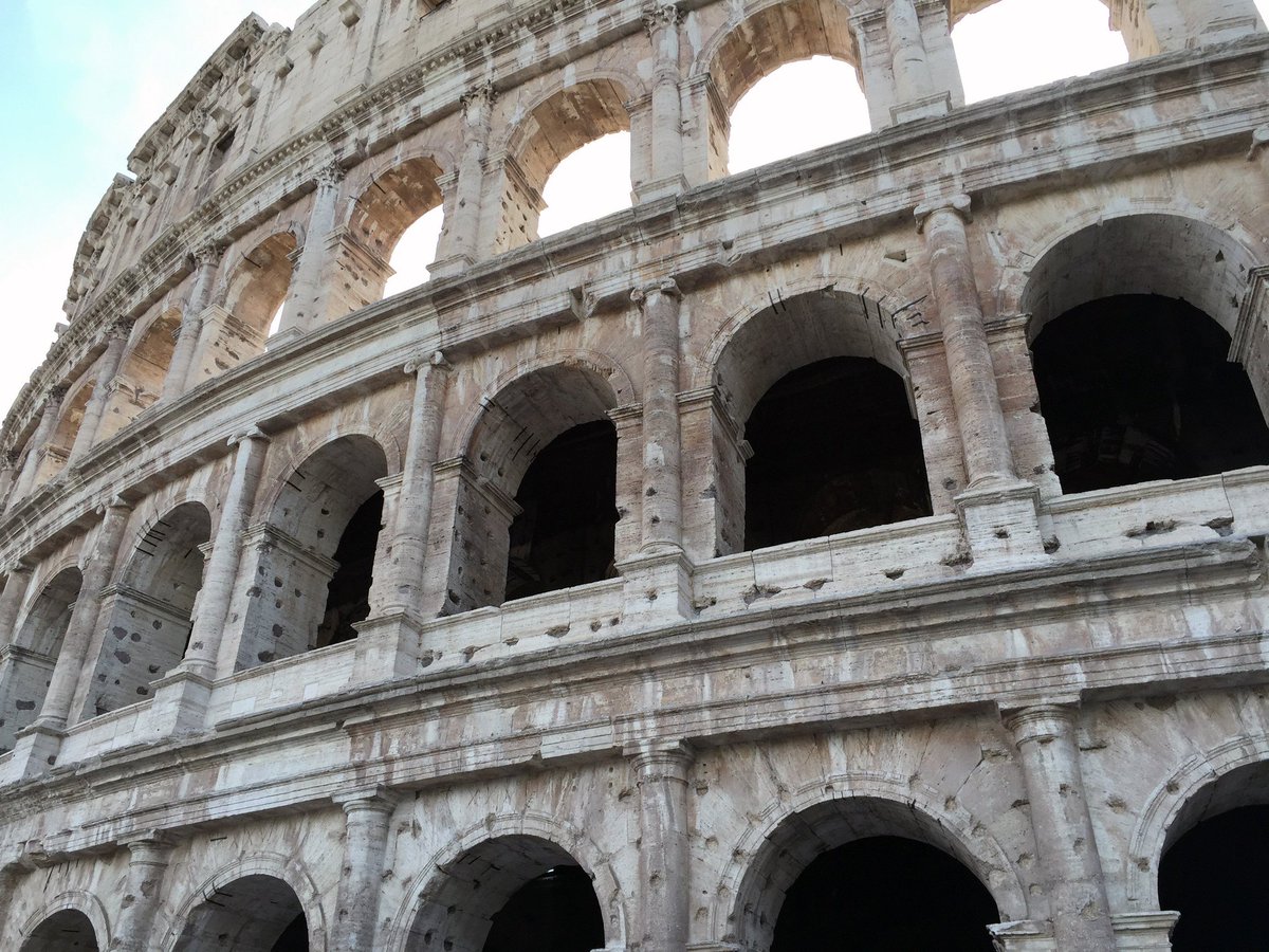 antigua_roma's tweet photo. #Hoy en el año 80, siendo emperador Tito, se inauguró el anfiteatro más grande y famoso del mundo: el Coliseo, conocido en su inauguración como "Amphitheatrum Novum" -anfiteatro nuevo-. https://t.co/pWy9XO7utP