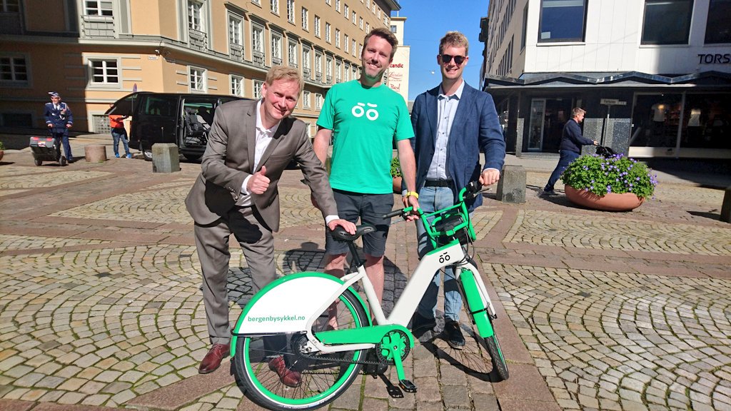 Stor dag i #sykkelbyenbergen 🚲💨 I dag åpnet #bergenbysykkel 😀👍 Dette gjør Bergen til en bedre by! #folkehelse #sykkel <a href="/sykletiljobben/">Sykle til jobben</a>  @sunnekommuner <a href="/cycling/">Cycling For All 🚲</a> <a href="/Syklistenes/">Syklistforeningen</a> <a href="/Sykkelbynett/">Sykkelnettverket</a>
