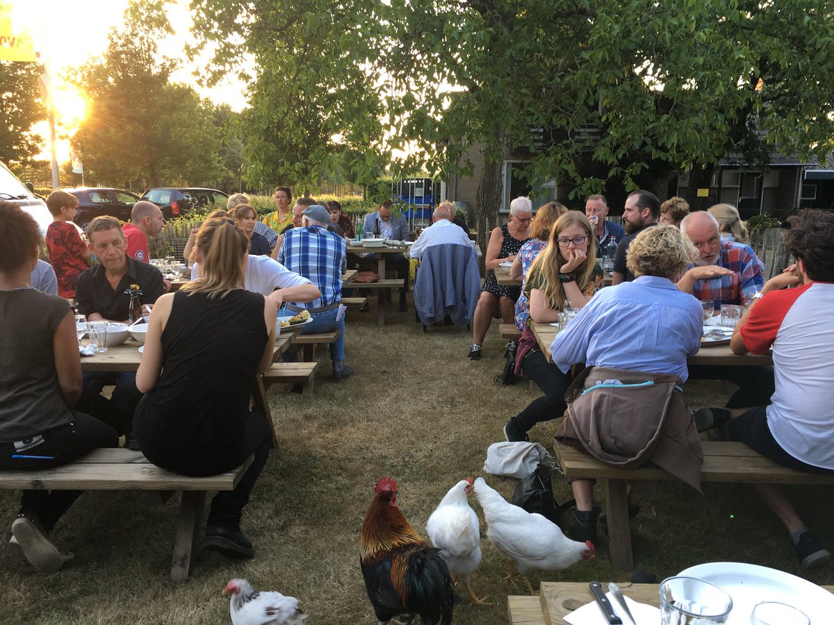 De doehetzelfkip zit erop. Afgelopen woensdag dineerden we tussen de kippen en blikten we terug op 12 bewogen weken. Lees hier het verslag!  - mailchi.mp/7cfd837f1692/t… …