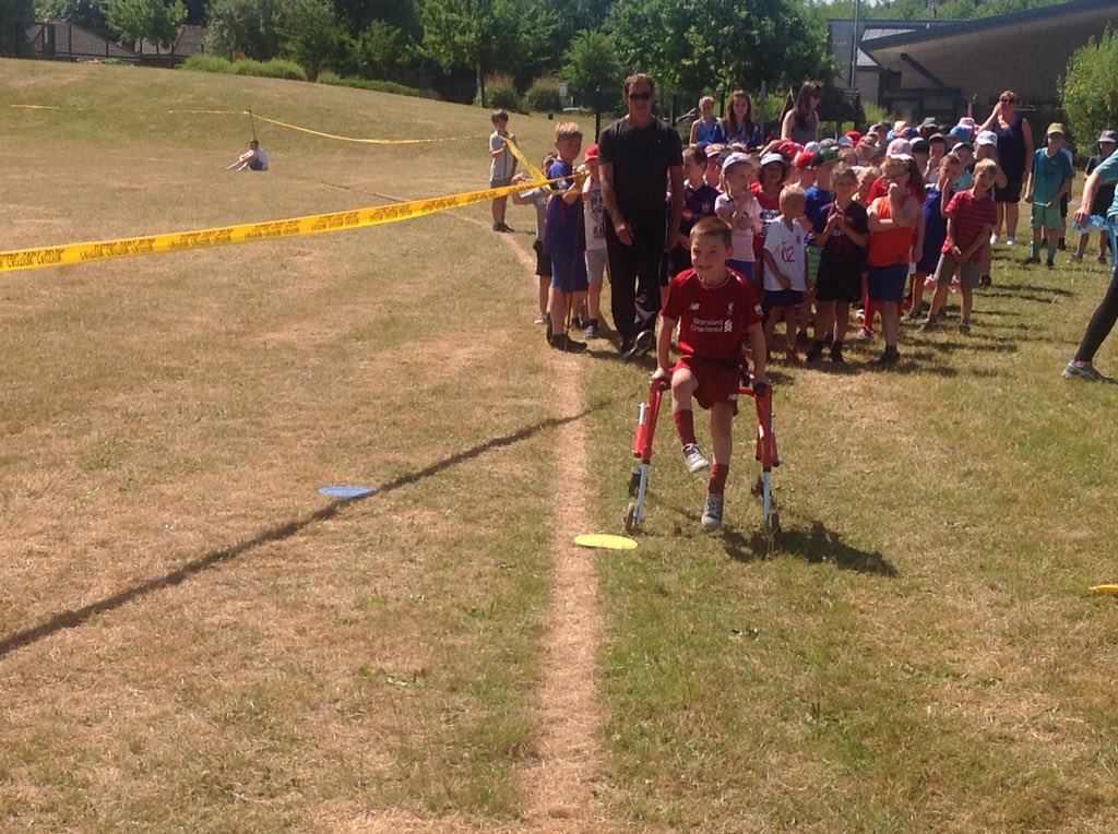 MrsButlersClass's tweet photo. What a fabulous morning raising money for a great cause #raceforlife. Well done @MrsButlersClass @MissAldisClass and @MissIslipsClass https://t.co/vs9rheGTNG