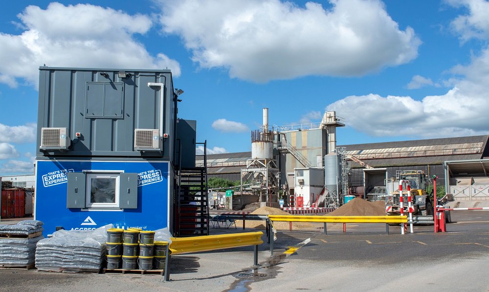 Holcim_UK's tweet photo. As part of our ambitious plans to expand supply of SuperColour #asphalt, we’ve opened a new sampling lab at our @express_asphalt plant in #Doncaster. Visit @highwaysmag’s website to find out more 👉 https://t.co/PgFciopI0h https://t.co/FIfyIhsFWS