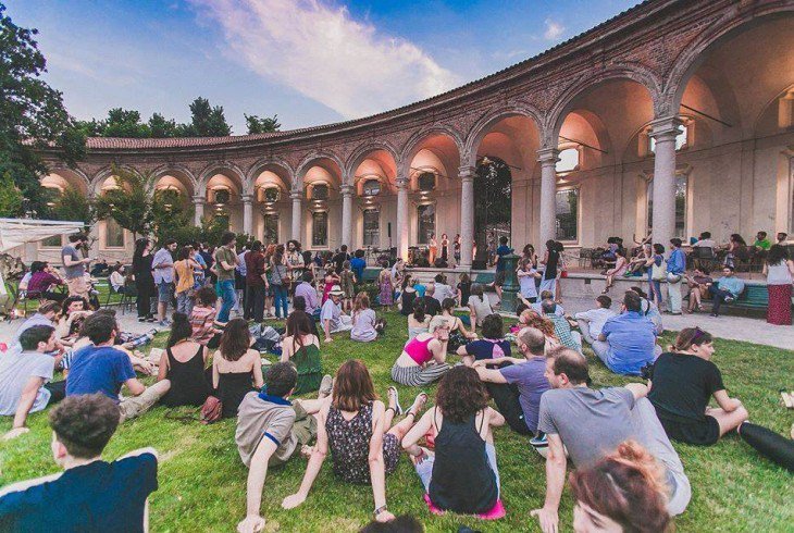 TheBestRent's tweet photo. 🎉🥂 Brindiamo all'estate: questo weekend aperitivo alla Rotonda della Besana con free entry, un luogo meraviglioso e una serata da non perdere! 🎉✨ https://t.co/ImbhaoZtBs