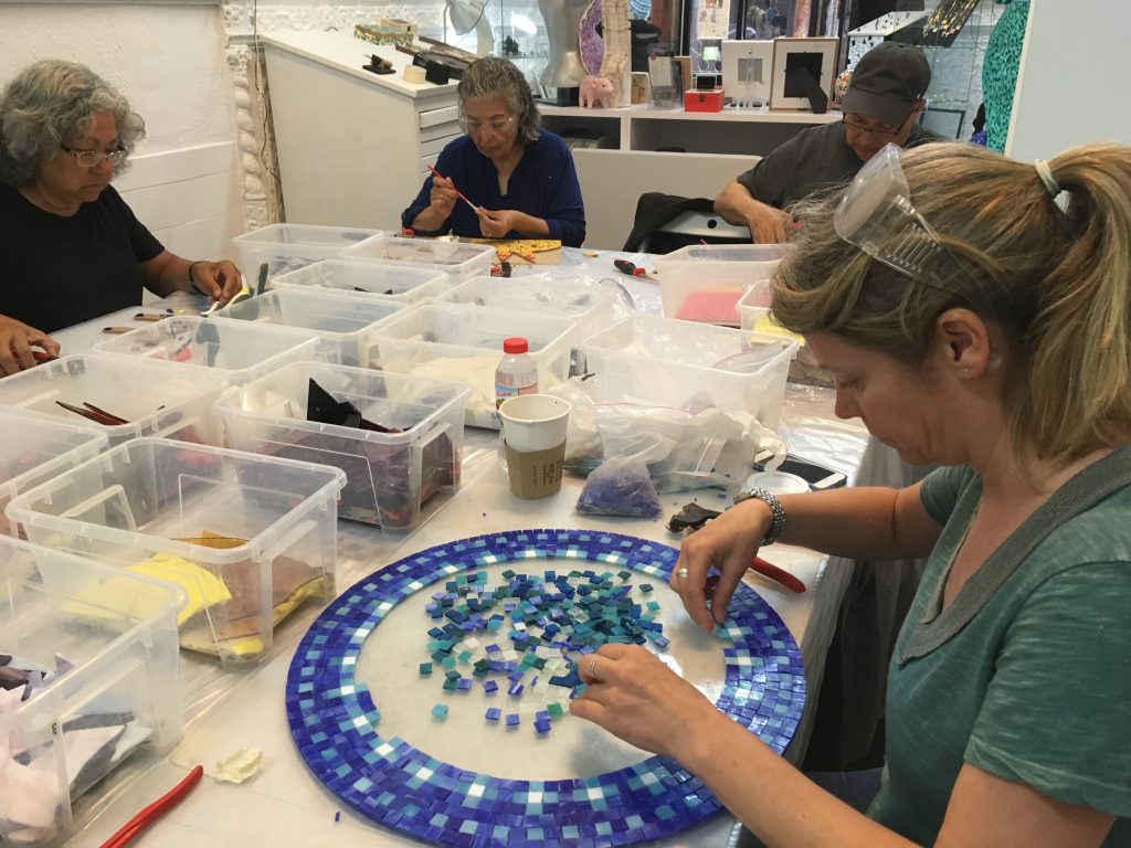 BcnCreativeT's tweet photo. Want to learn more about @BcnCreativeT 's members? Today, we start with MOSAICCOS! #CreativeTourism #TurismeCreatiu #TurismoCreativo #Barcelona #ElBorn #Trencadis #Craftworkshop #Art #Catalanculture
➡️https://t.co/EXOZZNQWgB https://t.co/55hAPqYIq1