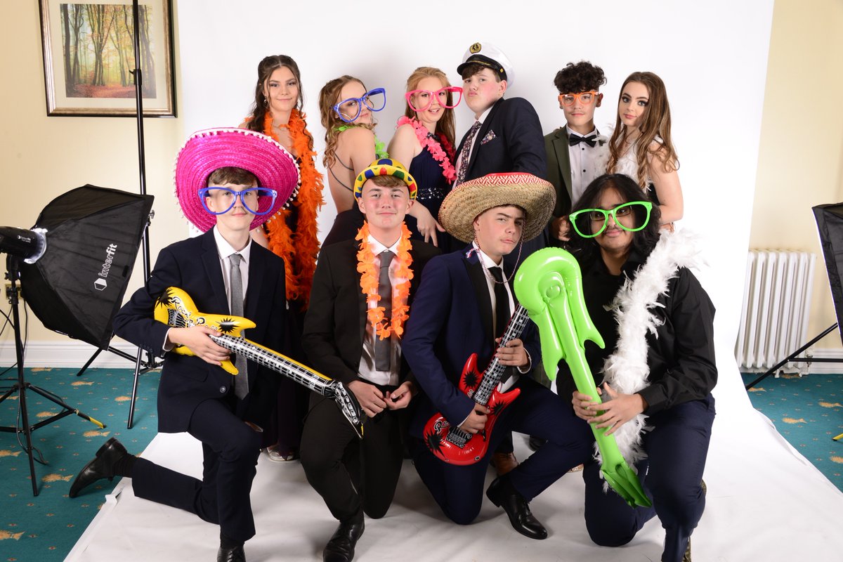 Outwood_CF's tweet photo. Here's a sneak preview from our Year 11 prom! 👍🙂⭐ https://t.co/6Ejbdl3Yrv