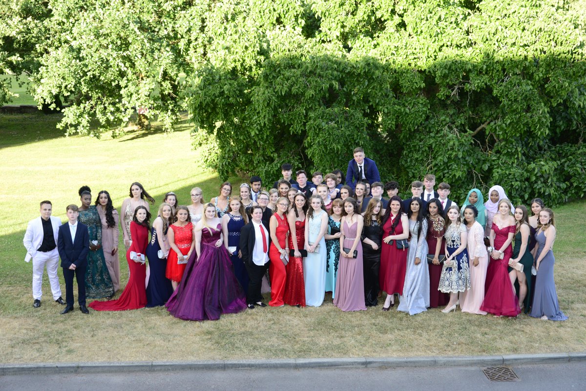 Outwood_CF's tweet photo. Here's a sneak preview from our Year 11 prom! 👍🙂⭐ https://t.co/6Ejbdl3Yrv