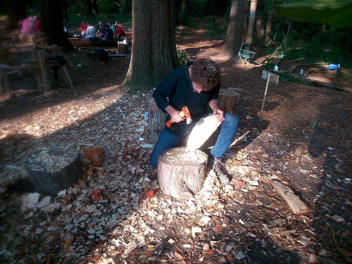 Too hot for you? HEAD TO THE WOODS and carve your own spoon with Felix Kary Sunday 8th July. Can't think of a single better way to spend a Sunday...dartington.org/event/crafted-…  @dartingtonhall <a href="/DartingtonArts/">Dartington Arts</a> #spooncarving #intothewoods #makesomething