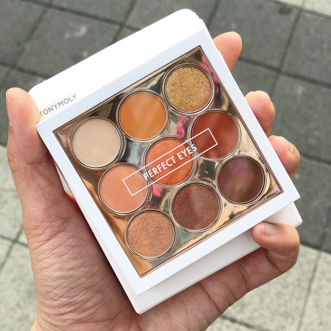 ter_tories's tweet photo. อหหหหห มองข้ามกันไปมากกกกับ tonylomy perfect eyes mood palatte no.3 piemood  สีโครตดี ส้มๆ ดูแพงมากๆอ่ะ #howtoperfect https://t.co/HGA0IpbB1M