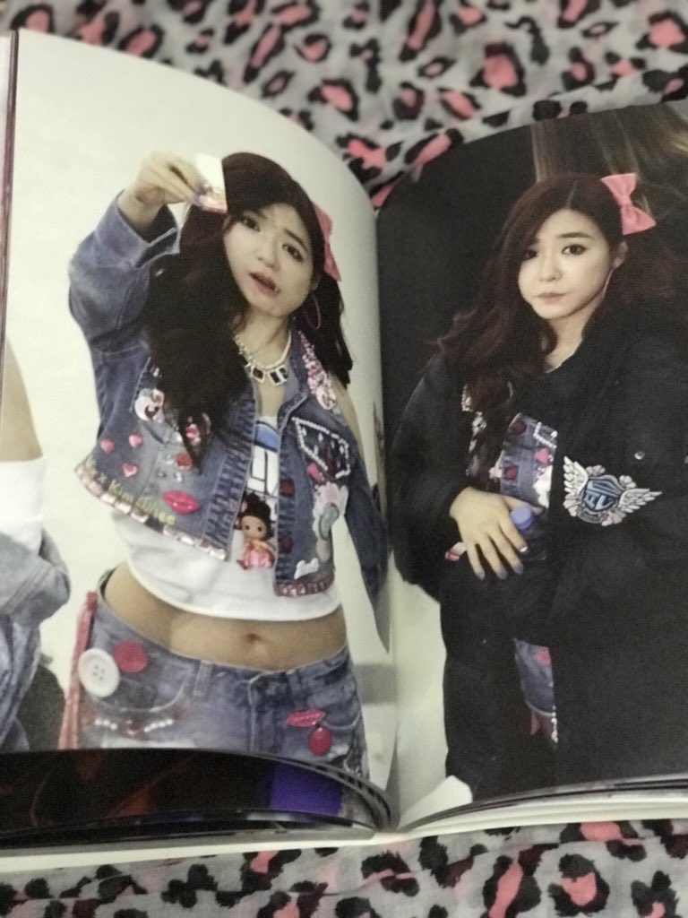 4ssssale's tweet photo. #ขาย #พร้อมส่ง #Halo1stphotobook #Halo #Tiffany #ทิฟฟานี่ #ตลาดนัดโซชิ #ตลาดนัดโซวอน #SNSD 600 รวมส่งลงทะเบียน pbมีความหนัก 😅 https://t.co/2SGbuusCZp